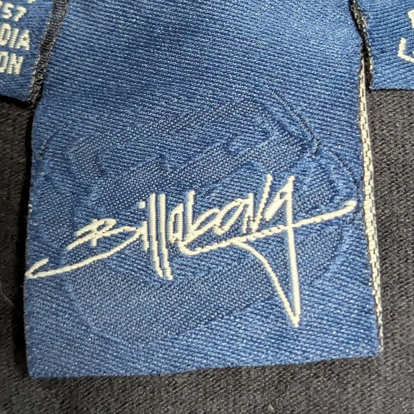 Vintage 90's Billabong Men's Navy and Yellow Long Sleeve Tee - Picture 4 of 4